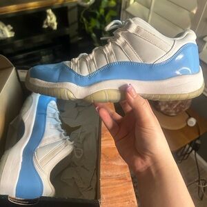 Air Jordan 11 lows “university blue”